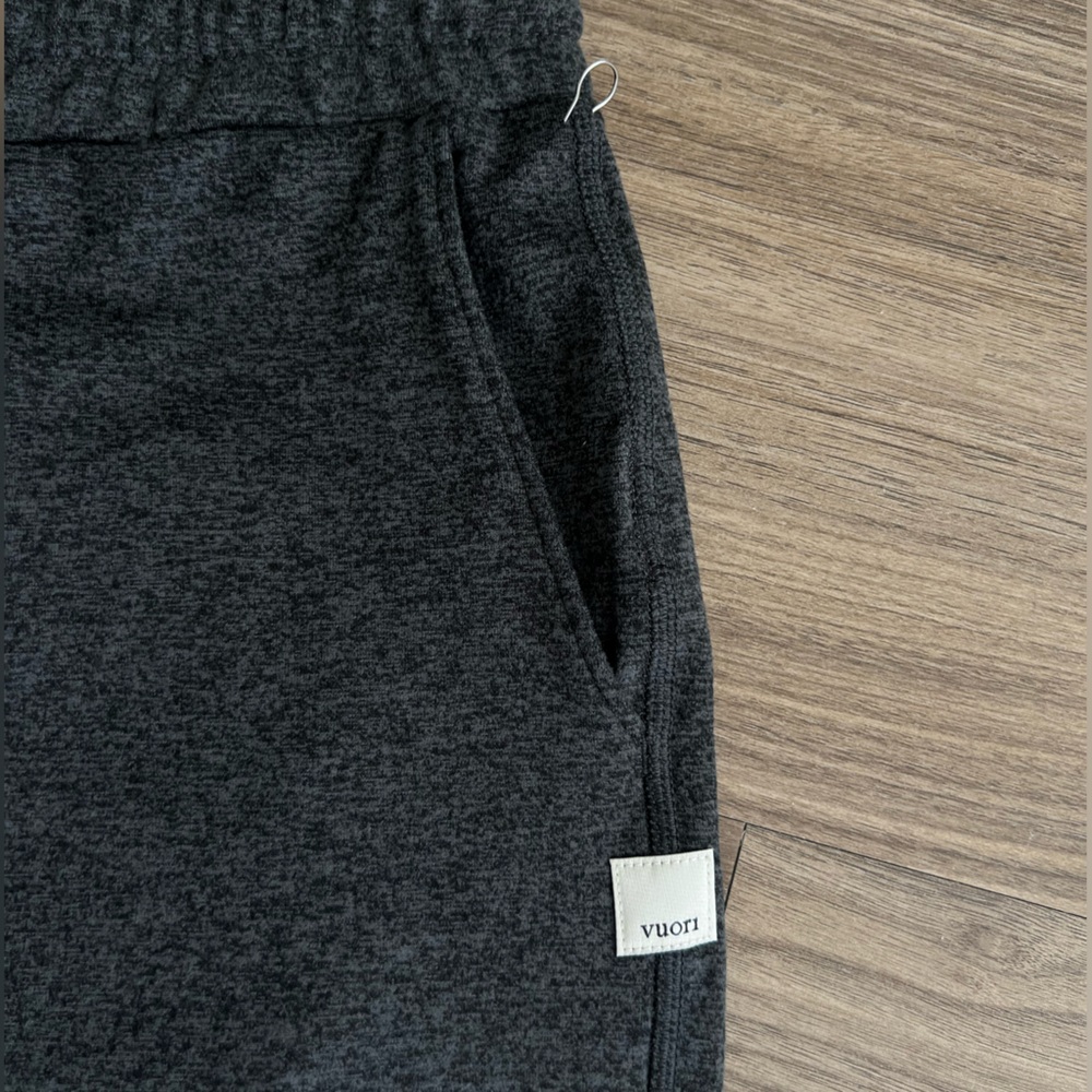 Woman’s Vuori Performance Joggers Size M - Picture 5 of 5